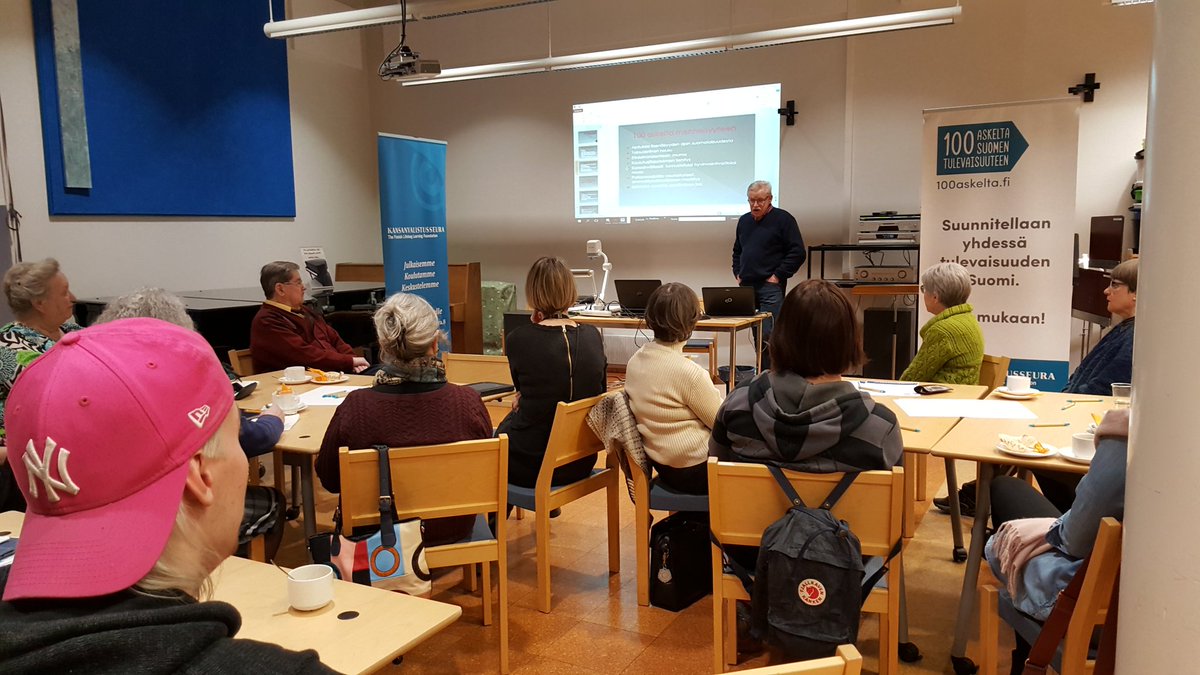 100askelta's tweet photo. Pieksämäellä kaffit pöydässä! Keskustelua alustaa ylilääkäri Esko Pulkkinen. #100askelta #suomenaskeleet #kansalaisvaikuttaminen https://t.co/udOn38g2jU