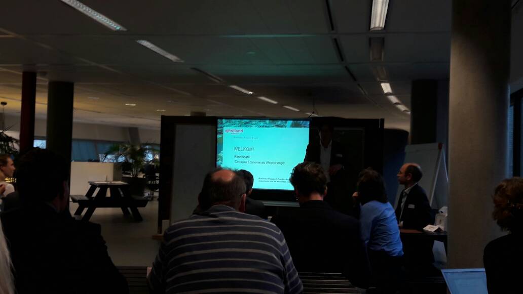 Ditte_G's tweet photo. Van start met #kenniscafé leren innoveren in #circulaireeconomie # lectoraat @InhHaarlem bij @Schiphol #thegrounds https://t.co/EytHUh4jgZ