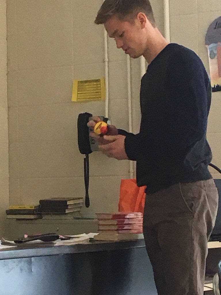 quotesbybean's tweet photo. "tryna figure out how to work this pregnancy test thingy" https://t.co/r3nm7EXFb7