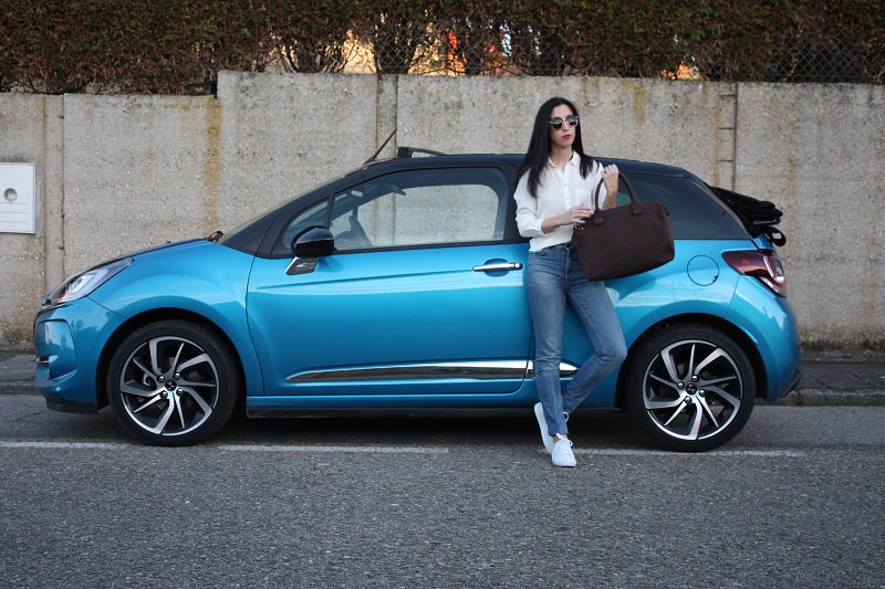 StellantisYou's tweet photo. @Amandachic_ prueba el #DS3Cabrio #DSPerformanceLine y nos lo cuenta en este artículo. ¡Fantástico! https://t.co/IDsYlXYCVR https://t.co/fFqhD8KuAT