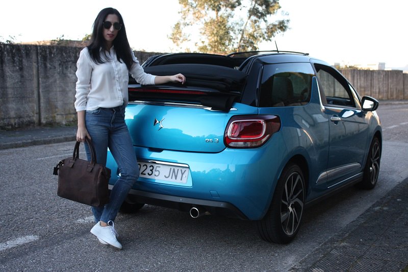 StellantisYou's tweet photo. @Amandachic_ prueba el #DS3Cabrio #DSPerformanceLine y nos lo cuenta en este artículo. ¡Fantástico! https://t.co/IDsYlXYCVR https://t.co/fFqhD8KuAT
