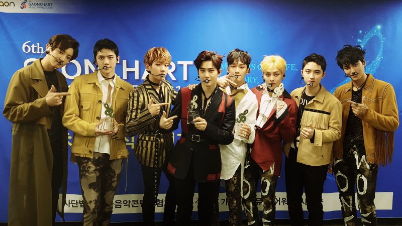 4관왕 너무너무 축하하고 오늘도수고 많았어 8ㅅ8 경수 이제 크랭크업도 하구 시상식도 다 끝나고ㅠㅠ 푹 쉬자ㅠㅠㅠㅠㅠㅠ