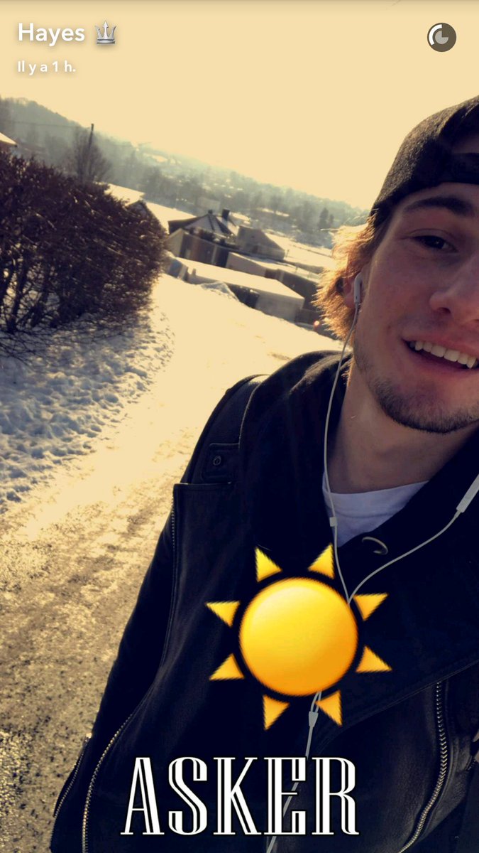 SKAM__addict's tweet photo. Quelques photos récentes de la story snap de Thomas/William 😏👌
#skam https://t.co/N5yakVPv4W
