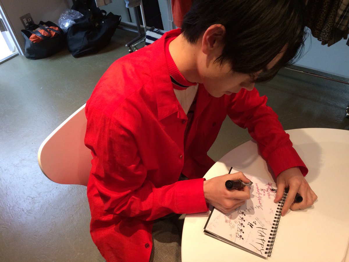 トップコート 公式 菅田将暉17年カレンダー 抽選で当選した方へのサイン入れをしております 皆様への発送まで もう少しお時間いただきたいと思います お手元に届くまで 今しばらくお待ちください 菅田将暉 トップコート 公式 菅田将暉17年カレンダー 抽選で当選した方へのサイン入れをしております 皆様への発送まで もう少しお時間いただきたいと思います お手元に届くまで 今しばらくお待ちください 菅田将暉
