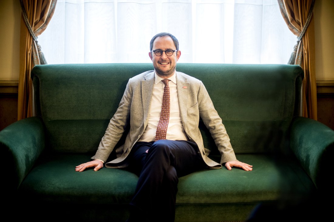 destandaard's tweet photo. Van Quickenborne wil grote kuis in parlement en gemeenteraad https://t.co/WNmrxDq5yT https://t.co/79yVeSoml3