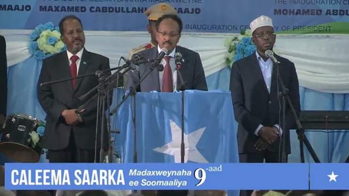 Salim8Said's tweet photo. This is the new democratic Somalia . The two former prez are side by side with the new prez in the inauguration ceremony .
#Somalization https://t.co/4LpXaSdwdO