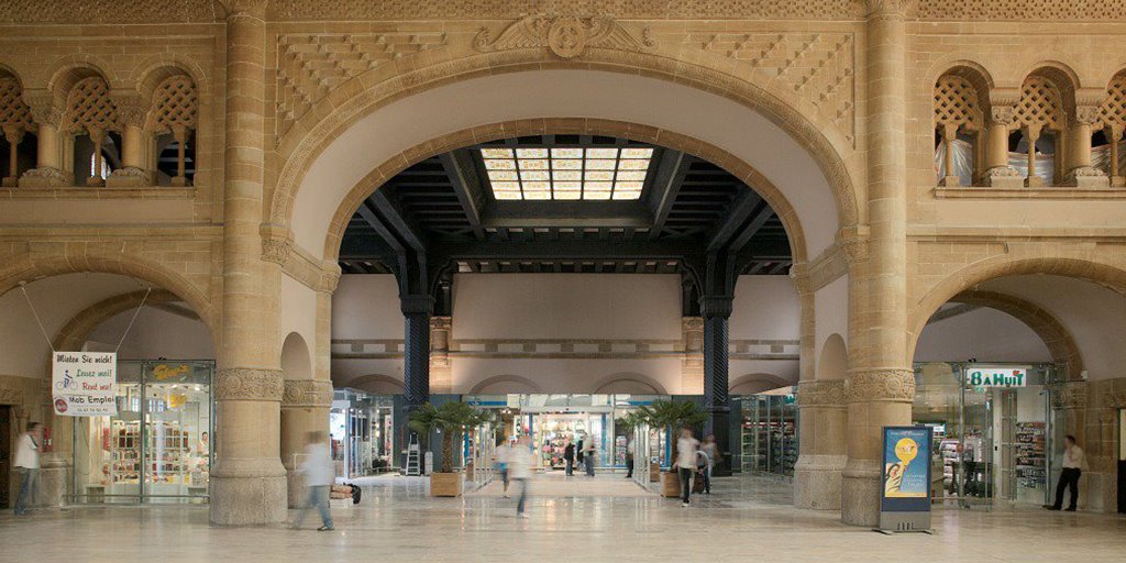 SNCFVoyageurs's tweet photo. Inscrite aux monuments historiques depuis 1975, vous avez élu Metz, plus belle gare de France ! 🏆 https://t.co/80purjY1z3