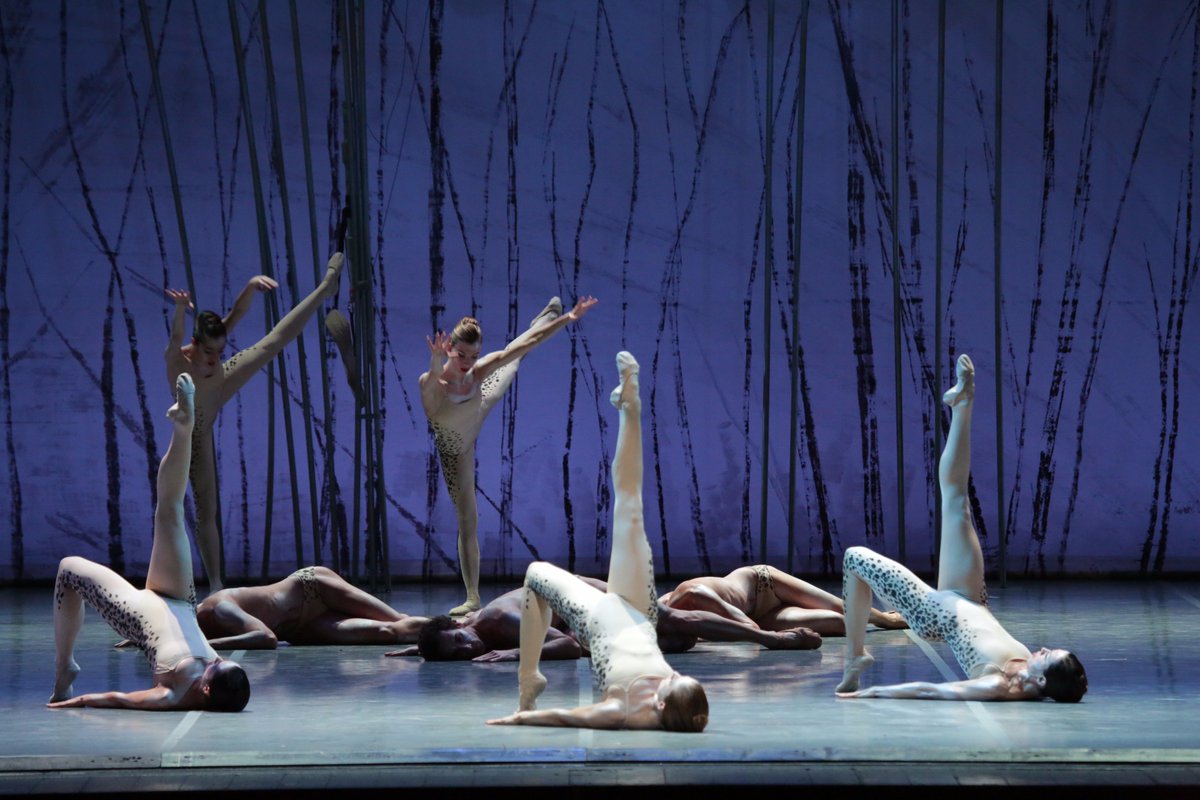 teatroallascala's tweet photo. Tonight at 8pm on stage Petruška, by Michail Fokin and Le Sacre du printemps - chor Glen Tetley © Glen Tetley Legacy https://t.co/Iq9LLePKf3 https://t.co/nPlJiSJXjE