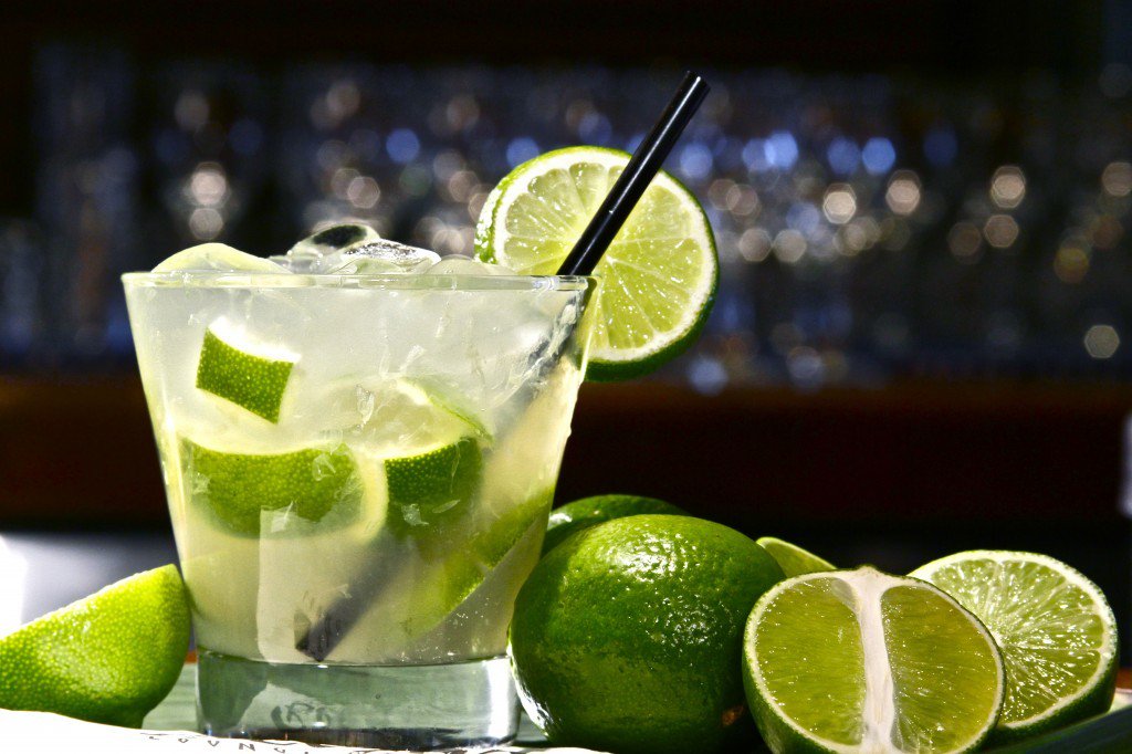 EssentialFoodTr's tweet image. CAIPIRINHA TRADICIONAL BRASILEÑA
Disfruta de una de las bebidas más conocida del mundo con tan solo 4 ingredientes.

facebook.com/dricobr1/photo…