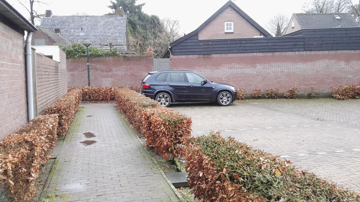 KommaTrace's tweet photo. @Politie vindt dankzij @MovingNL Peilzender Audi Q5 en BMW X5 terug na diefstal in Vessem en Tilburg @politieob @PolitieEhv @omroepbrabant https://t.co/YnwQ8b7C9a