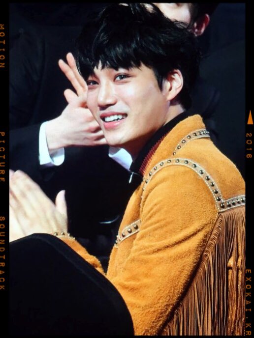 exokai_kr's tweet image. 170222 가온시상식 찬물더운물 흑과벡 남과북 카이와 종인이...