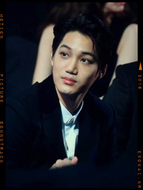 exokai_kr's tweet image. 170222 가온시상식 찬물더운물 흑과벡 남과북 카이와 종인이...