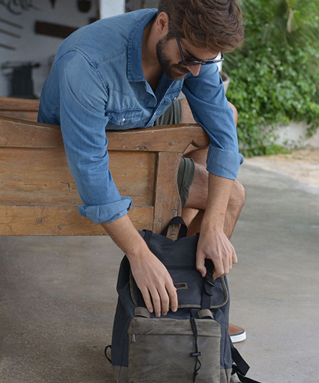 GabolOficial's tweet photo. ¡Este año se llevan las #mochilas! Descubre toda la gama de #accesorios de hombre y mujer de la #nuevacolección #summer2017 de @GabolOficial https://t.co/vp0YsiZhEf