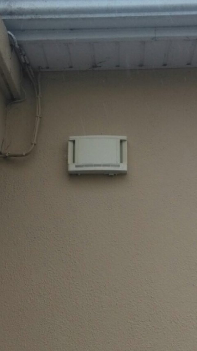 Sola_Energy's tweet photo. This is why @Aereco_Group have a quality Standerd #badworkmanship internal vent fitted on outside @sjonesaereco #shortcuts #wedoitright https://t.co/XY9BpcjIR9