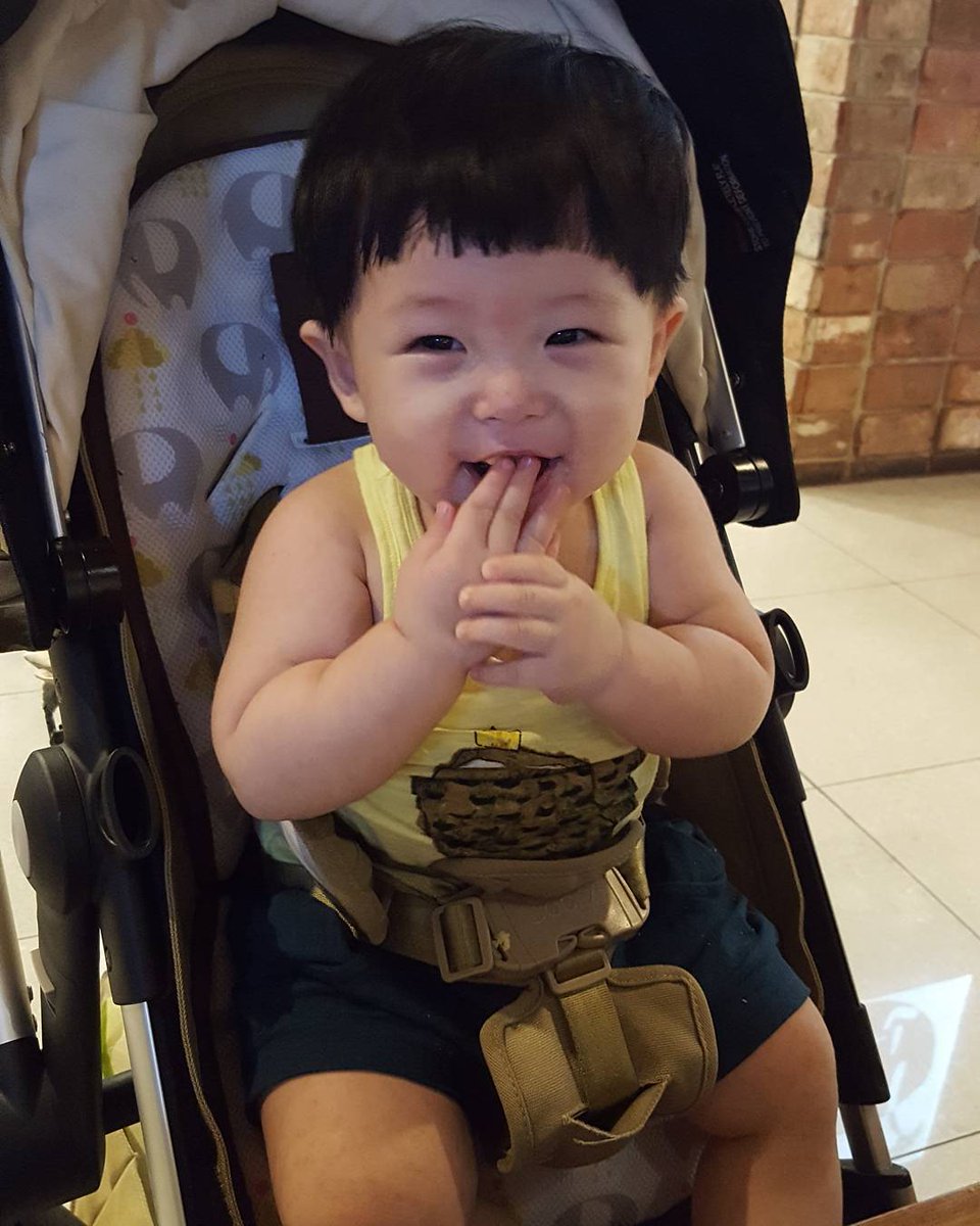91CHARISM's tweet photo. O gatão que vai passear com o papai ❤️ https://t.co/U448AQqmgx