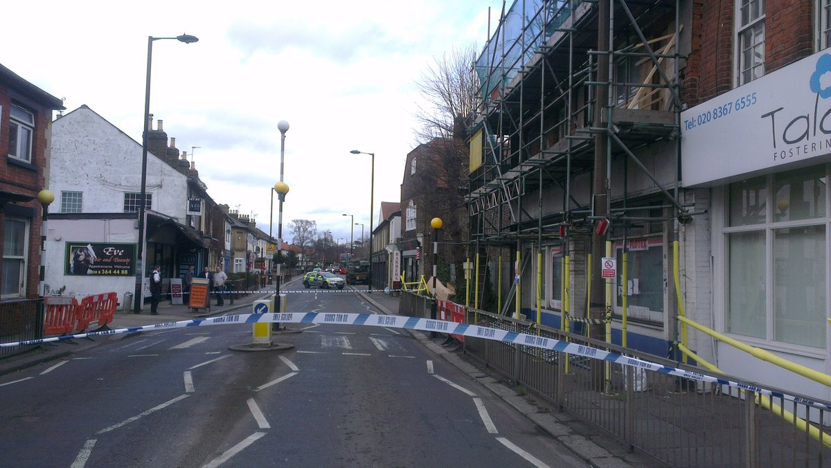 MPSEnfield's tweet image. Police have closed part of Baker Street after the discovery of dangerous  building works left a building at risk if collapse PD #MightyC