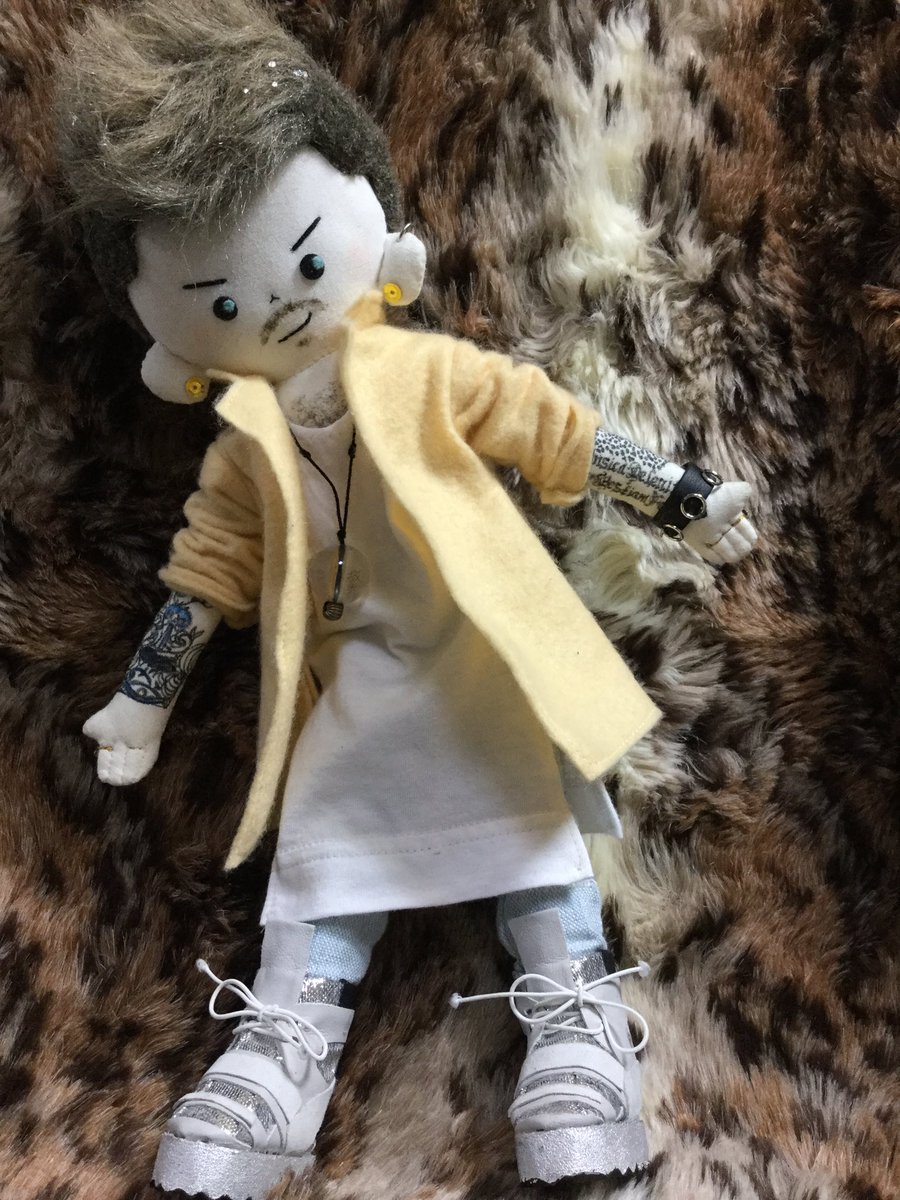 kardamdoll's tweet photo. .@adamlambert #adamdoll #blonds #NewYorkFashionWeek (๑>◡<๑)💖 https://t.co/xBatylTvOB