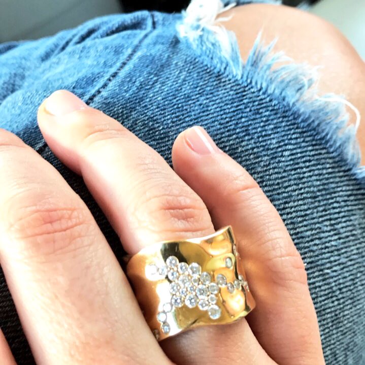 KatFlorence's tweet photo. Diamonds and Denim! #katflorence #flawlesscollection #💎 https://t.co/wZegPFpIXC