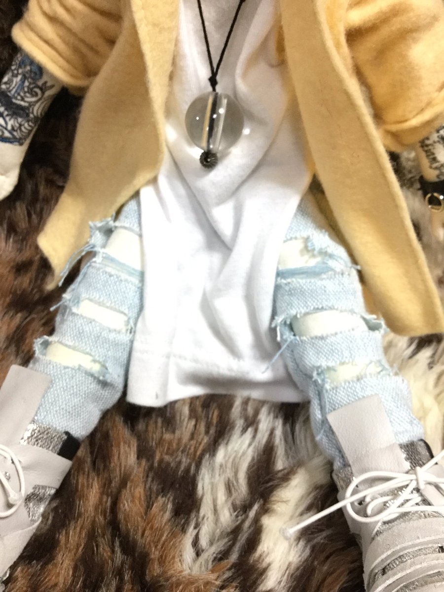kardamdoll's tweet photo. .@adamlambert #adamdoll #blonds #NewYorkFashionWeek ダメージジーンズ👖と後ろ姿💖 https://t.co/MUrqmdkwre