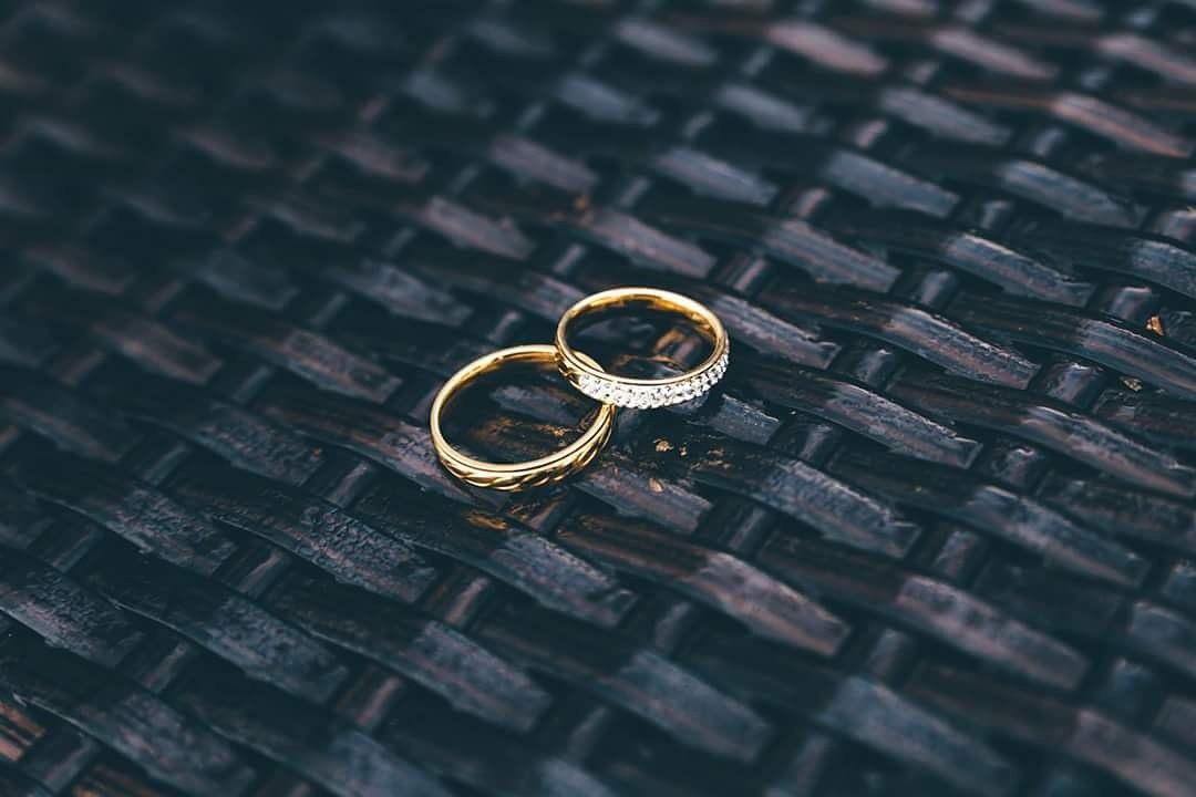 Wedding rings shot from recent wedding at Mercure parkside hotel #mercurehotel #Weddings #Buckinghamshirewedding #Miltonkeynes