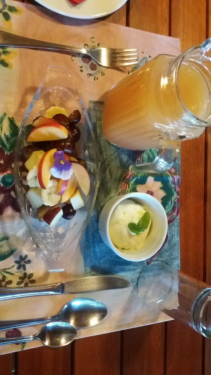 AnnemarieSmidt's tweet photo. #Accomidation #Vrugteslaai #VarsSap #Ontbyt Ingesuit R562/PPPN
#FruitSalad #FreshJuice #Breakfast
Incl R562/PPPN 
https://t.co/1dCLse6CYJ https://t.co/WQyDtLDxxp