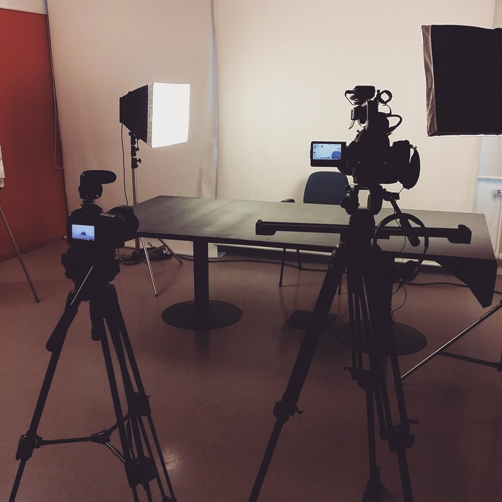 SMV_SF's tweet photo. Interview time in PREX.
#studiomediavideo #shooting #canon #5d #5dmark3 #5dmkiii #c100 #C100MarkII #rodemic #manfrotto #walimex https://t.co/qPPpk5HiU3