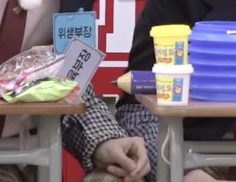 chubby_1026's tweet photo. เขินมือพี่โน่ที่วางบนขาน้องอ่ะ กี๊สสสส โน่เล่อของพรี่ #NoLe #jenochenle https://t.co/DQ9YY9iLKE