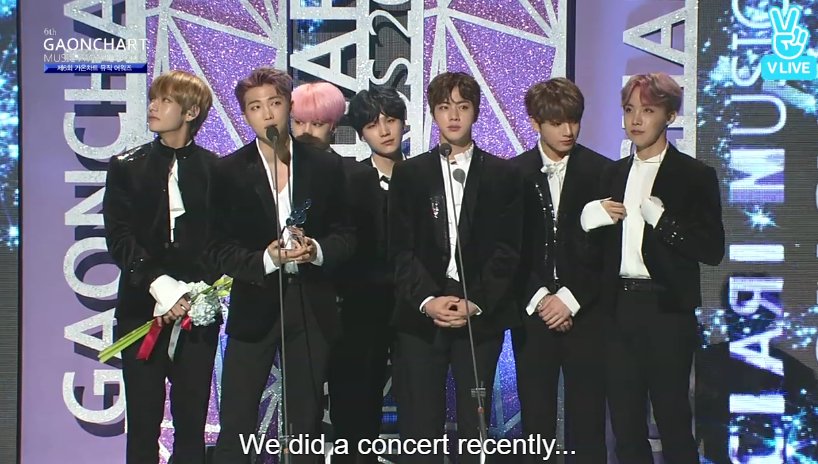 ifi_bts's tweet photo. I love HOW RESECTFUL AND SILENT ARMYS ARE IN ORDER TO HEAR THEIR SPEECH , this called respect towards ur artist just saying #GaonChartAwards https://t.co/WcoIzMHst1