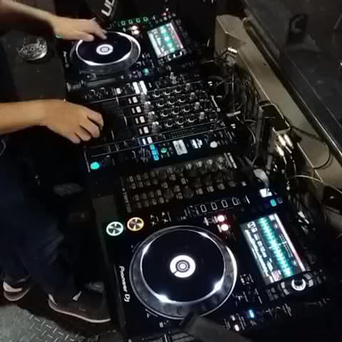 DP99_dwi's tweet photo. DJ`s Live Performance @DP_BISTRO #thebar https://t.co/bkojm4vkGD