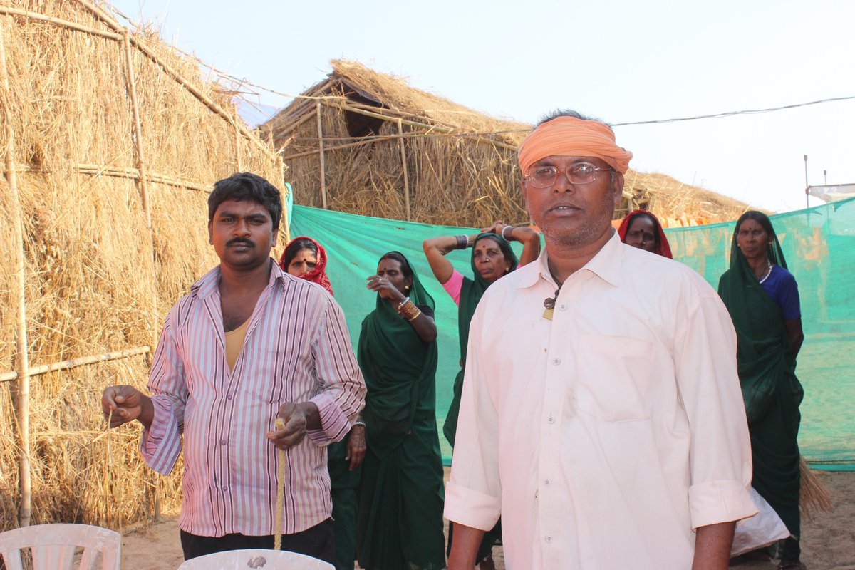 RajimKumbh's tweet photo. जिनके कारण यह मेला सुचारू रूप से संचालित हो रहा है, राजिम कुंभ कल्प 2017 के व्यवस्था में लगे कर्मचारीगण I
#RajimKumbh
#12Saal
@brijmohan_ag https://t.co/ecVkHji9E4