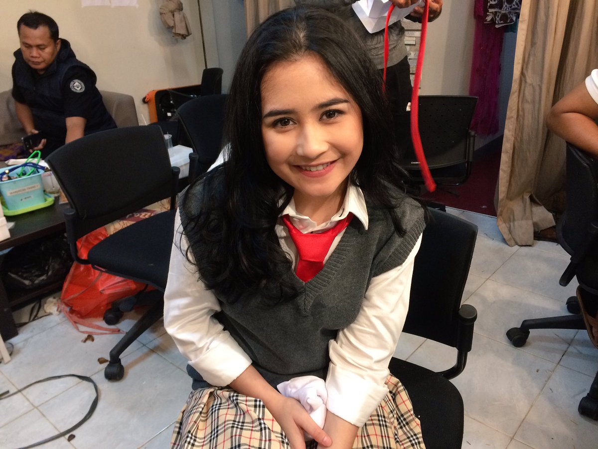 OVJ_kitelagi's tweet photo. Siape aje nih pemirse yang ga sabar denger gombalan si cantik @PrillyBie? RT cobaaa https://t.co/0t4AlorcMQ