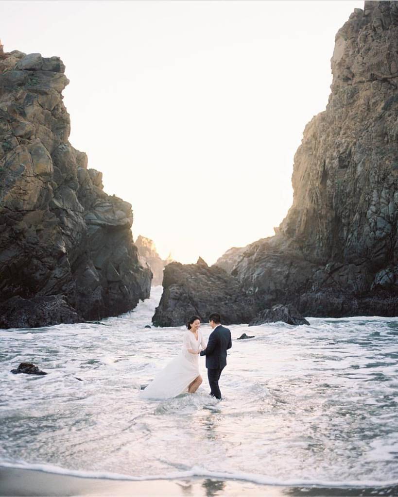 TheBluList's tweet image. Obsessed with this shoot by @winsomeandwright in #Bigsur in @magnoliarouge’s 2016 best eng… ift.tt/2l7JayF