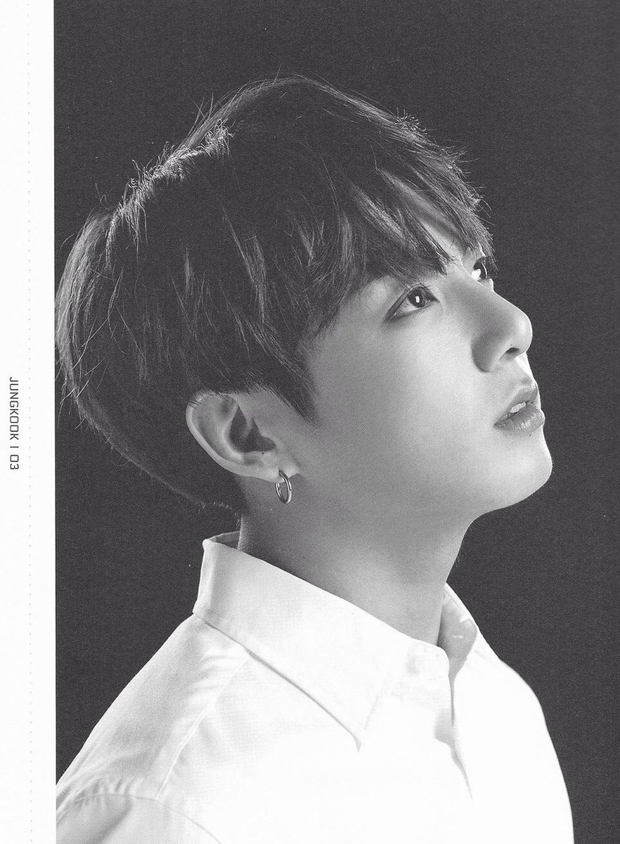 IBigHitEnt's tweet photo. 2017 BTS LIVE TRILOGY EPISODE Ⅲ THE WING TOUR MD FACE PHOTO COLLECTION

#방탄소년단 #YOU_NEVER_WALK_ALONE #NotToday #SpringDay https://t.co/FAdfDCvEah