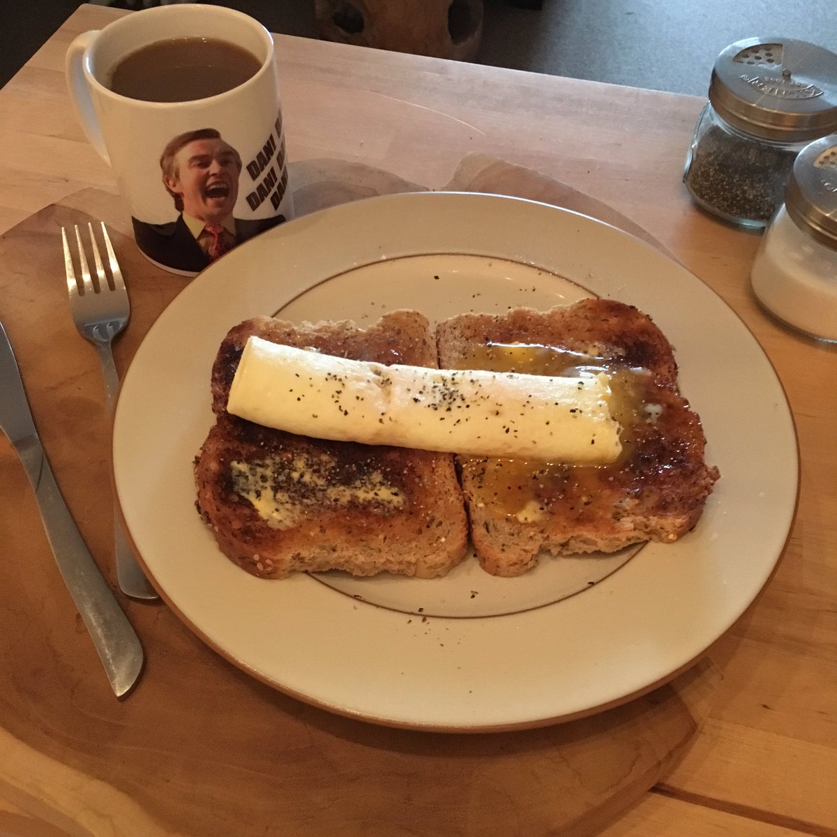 danielgenders's tweet image. I wholeheartedly apologise for posting a food picture but... instagram.com/p/BQ0IaUSDP-d #lunchtime #rollieeggmaster #artist