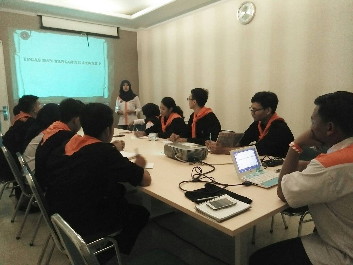 sosma_official's tweet photo. Today activities : 
Sharing materi kesekretariatan oleh vibi dwi rahayu. https://t.co/jn9EZ3t6EH