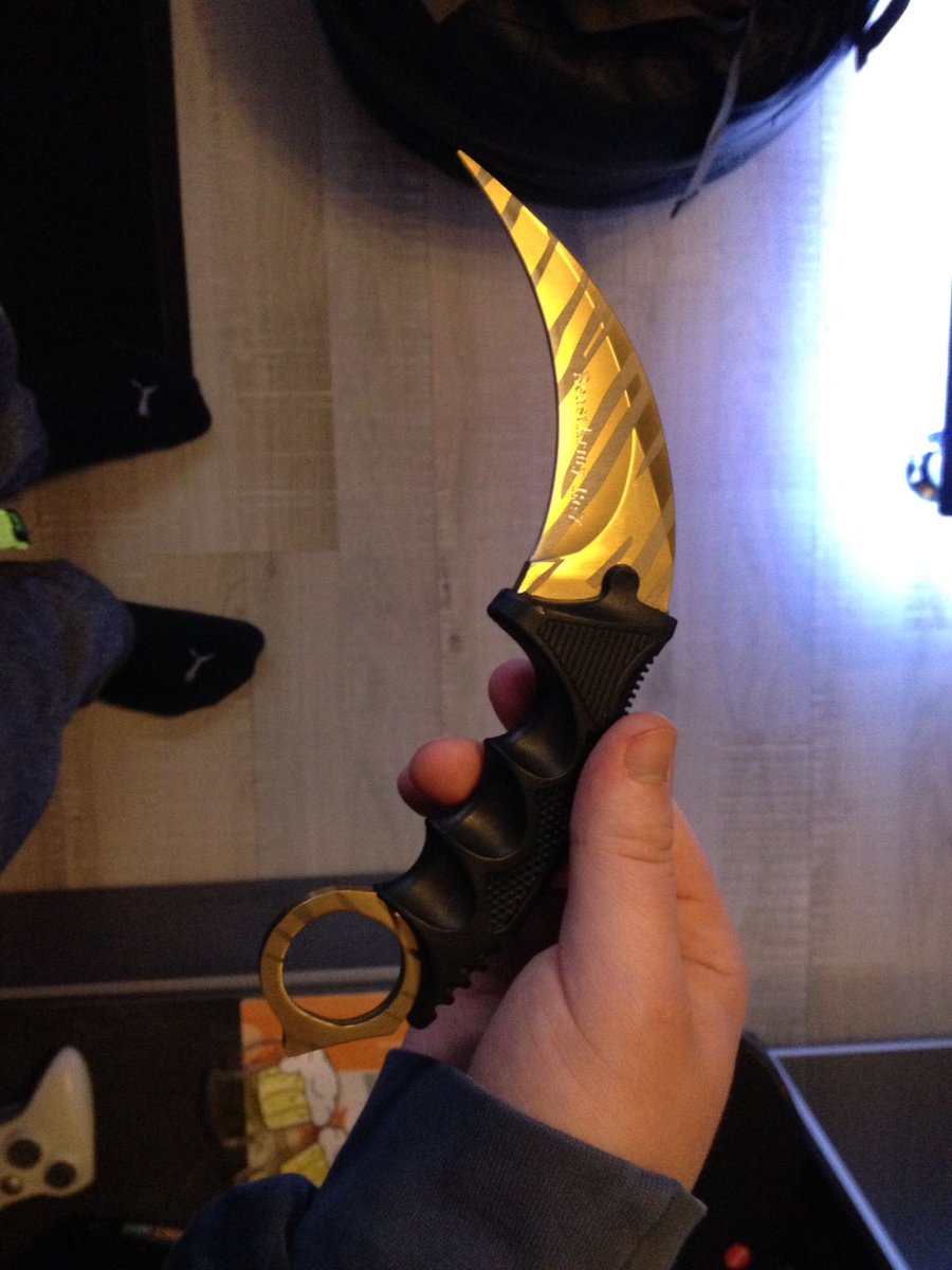 ImReyHD's tweet photo. @himmelsschmiede Ein Traum von Messer , wenn man es jetzt nur noch Ingame hätte 😂#CsgoDream https://t.co/Kfx3TUAjD1