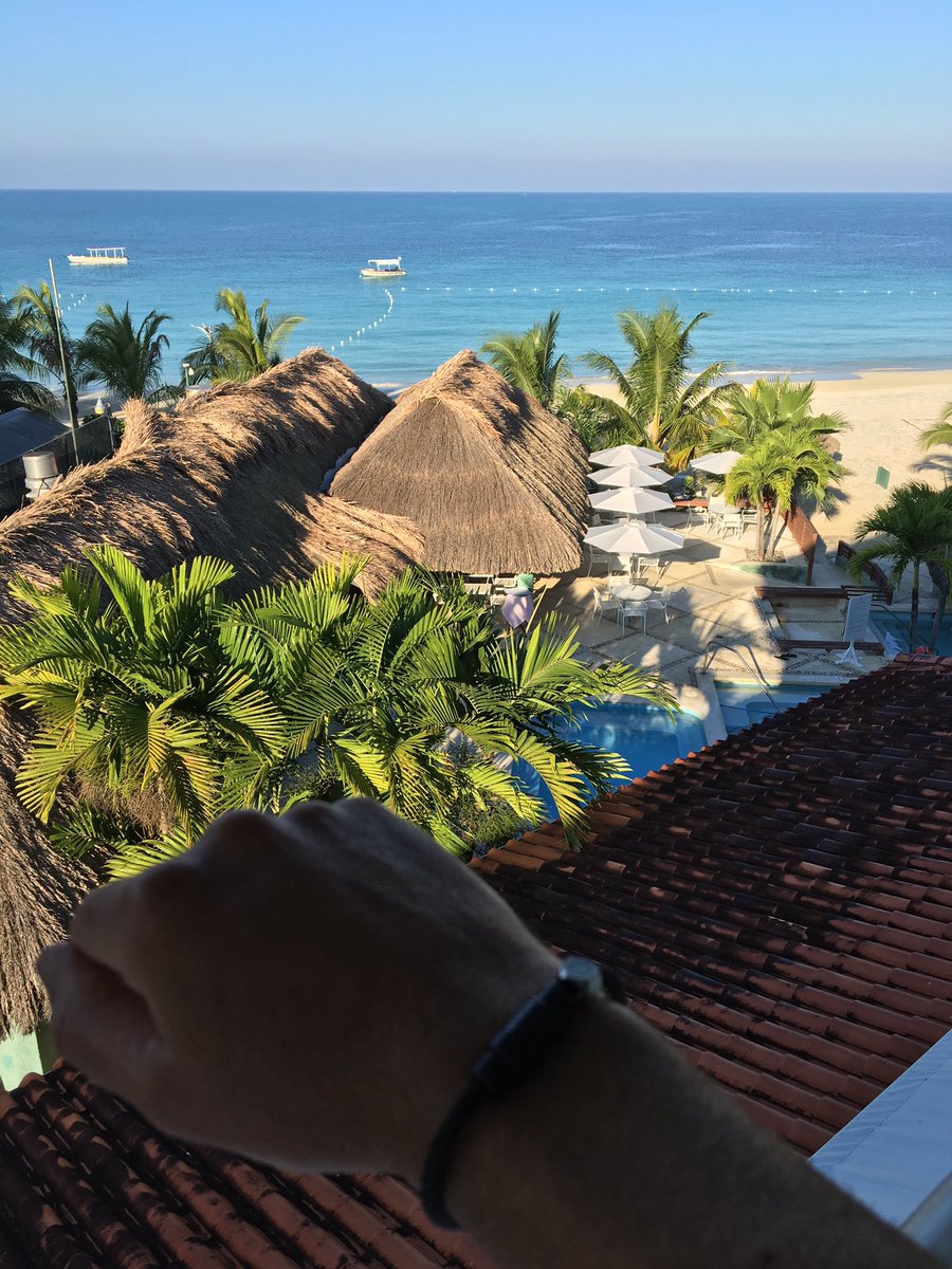 RHobbsie's tweet photo. @baileyofsheff looking good in Jamaica. https://t.co/MiDjemJRwF