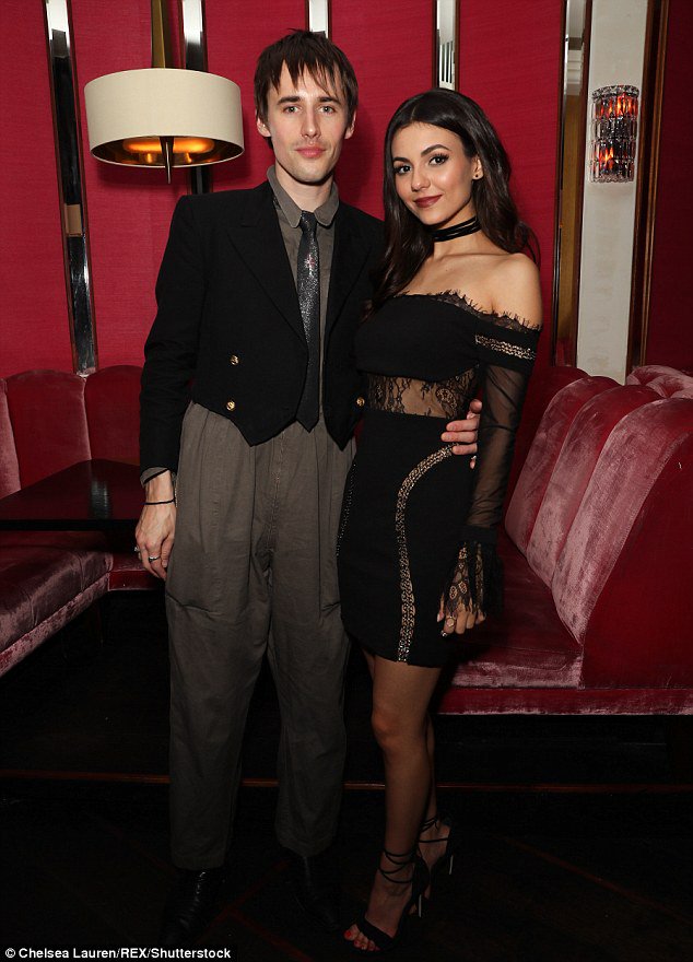 DailyMailCeleb's tweet photo. Victoria Justice rocks LBD for L'Oreal bash with boyfriend Reeve Carney https://t.co/VrygtDxiUU https://t.co/1X2OnudlLj
