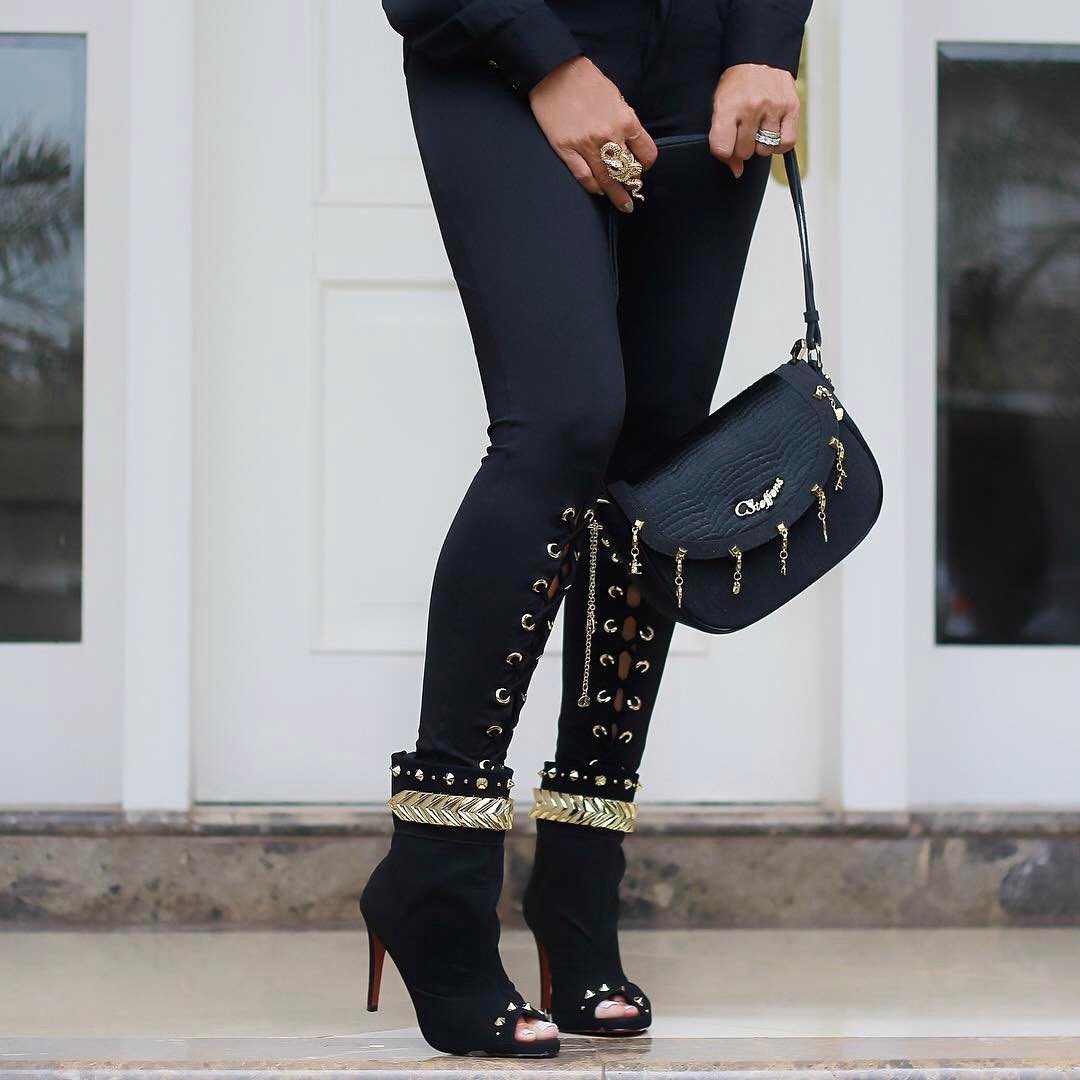 CSteffens_uy's tweet photo. Detalles poderosos que toda #CSlover debe tener! #CarmenSteffens #newCollection #allBlack https://t.co/gFOX6K5kNg