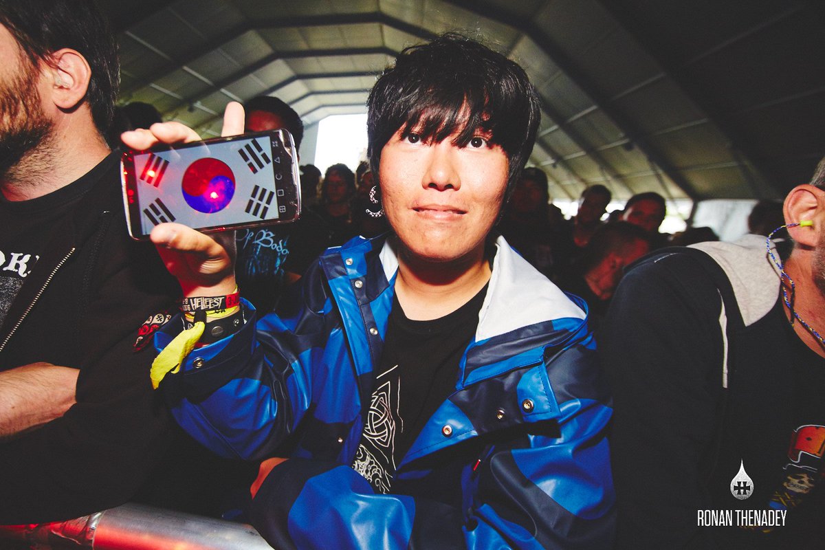 hellfestopenair's tweet photo. Big Up to all our fans from Corea #FansOfTheWorld pix by Ronan Thenadey - Photographe https://t.co/FV2Tbr9PRn