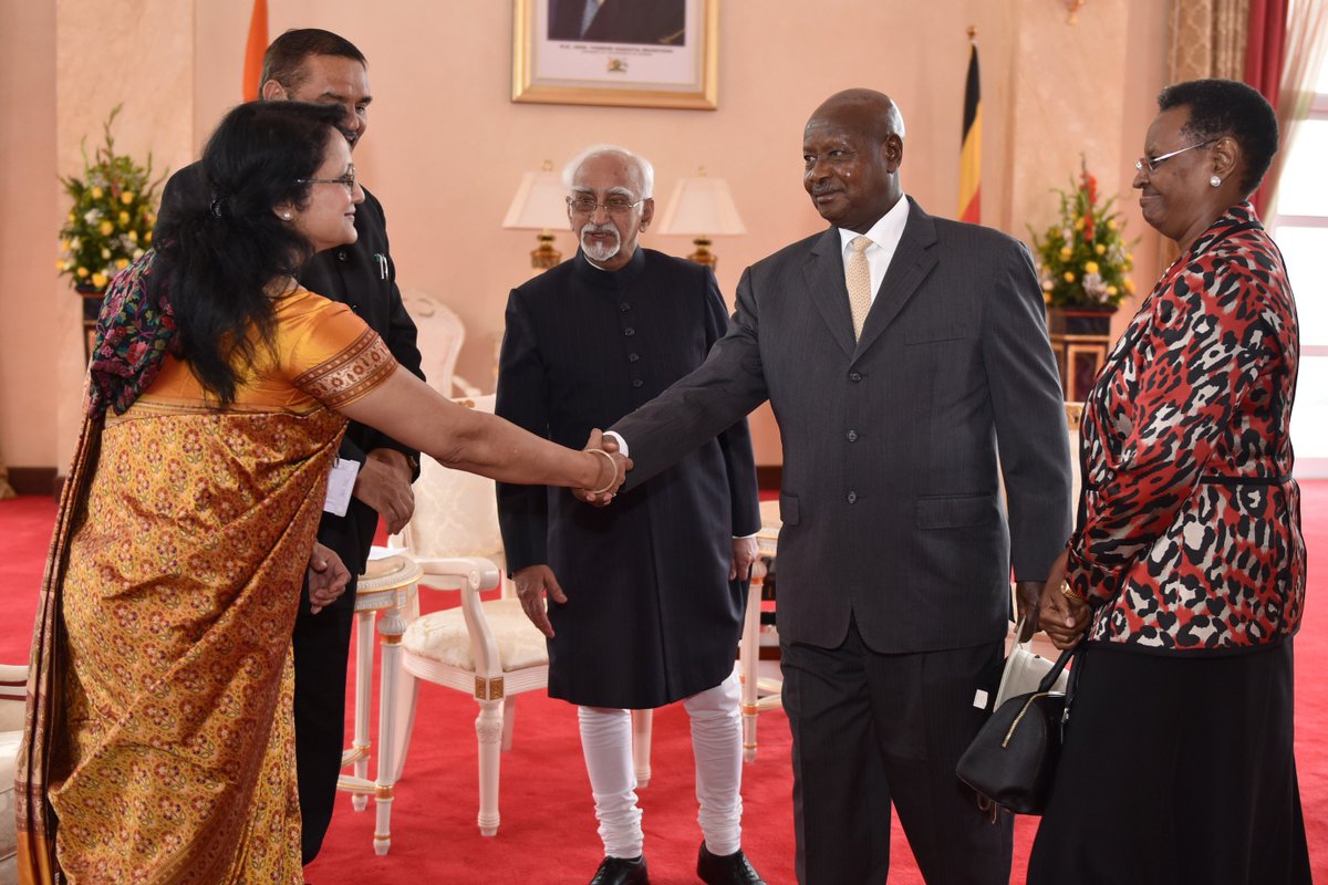 StateHouseUg's tweet photo. .@KagutaMuseveni has met with #India`s Vice President H.E Mohammad Hamid Ansari at Statehouse Entebbe #StrengtheningBilateralRelations https://t.co/pulBXppDzQ