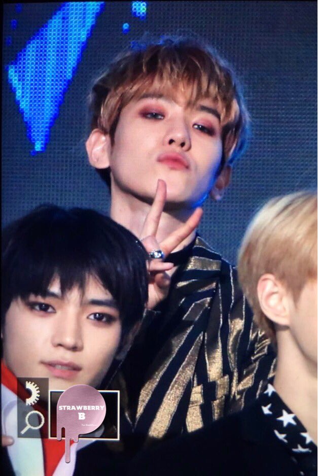 Strawberry_B56's tweet photo. 170222 가온차트어워드 #백현 #BAEKHYUN 아이메이크업👍🏻 https://t.co/QsA98RiFjm