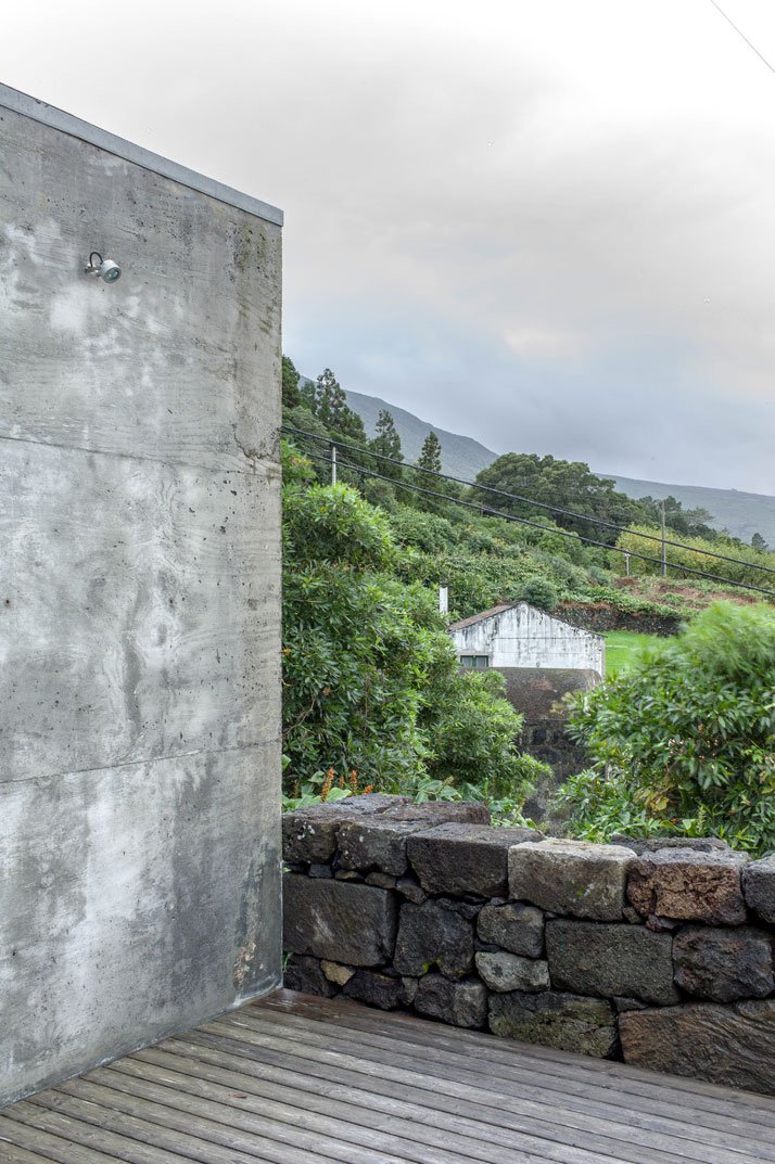 guiacountrycom's tweet photo. CONSTRUIR: Casa E/C
Isla Volcánica De Pico En Las Azores, Portugal. 
#arquitectura #diseño #construccion
https://t.co/HhW1iHC4NP https://t.co/2oPthZKjCL