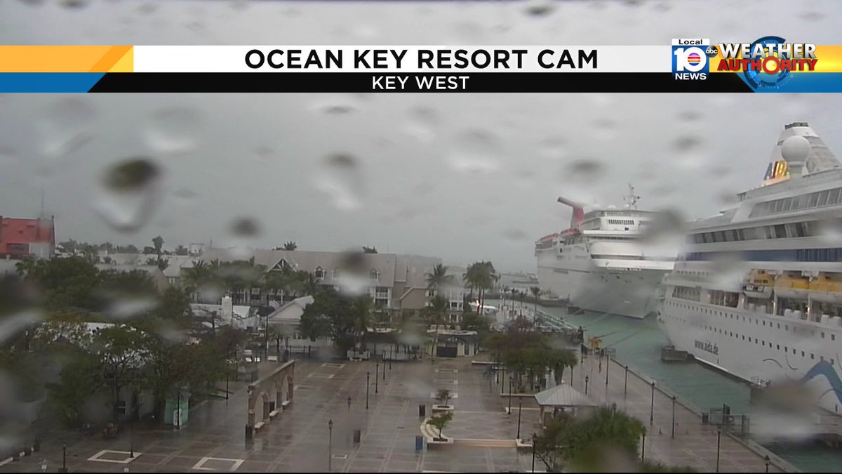 SFLO Showers & storms continue to soak the Keys. These storms are headed towards Miami & Broward Watch Local10 at 9 https://t.co/Djoe0VzVkJ