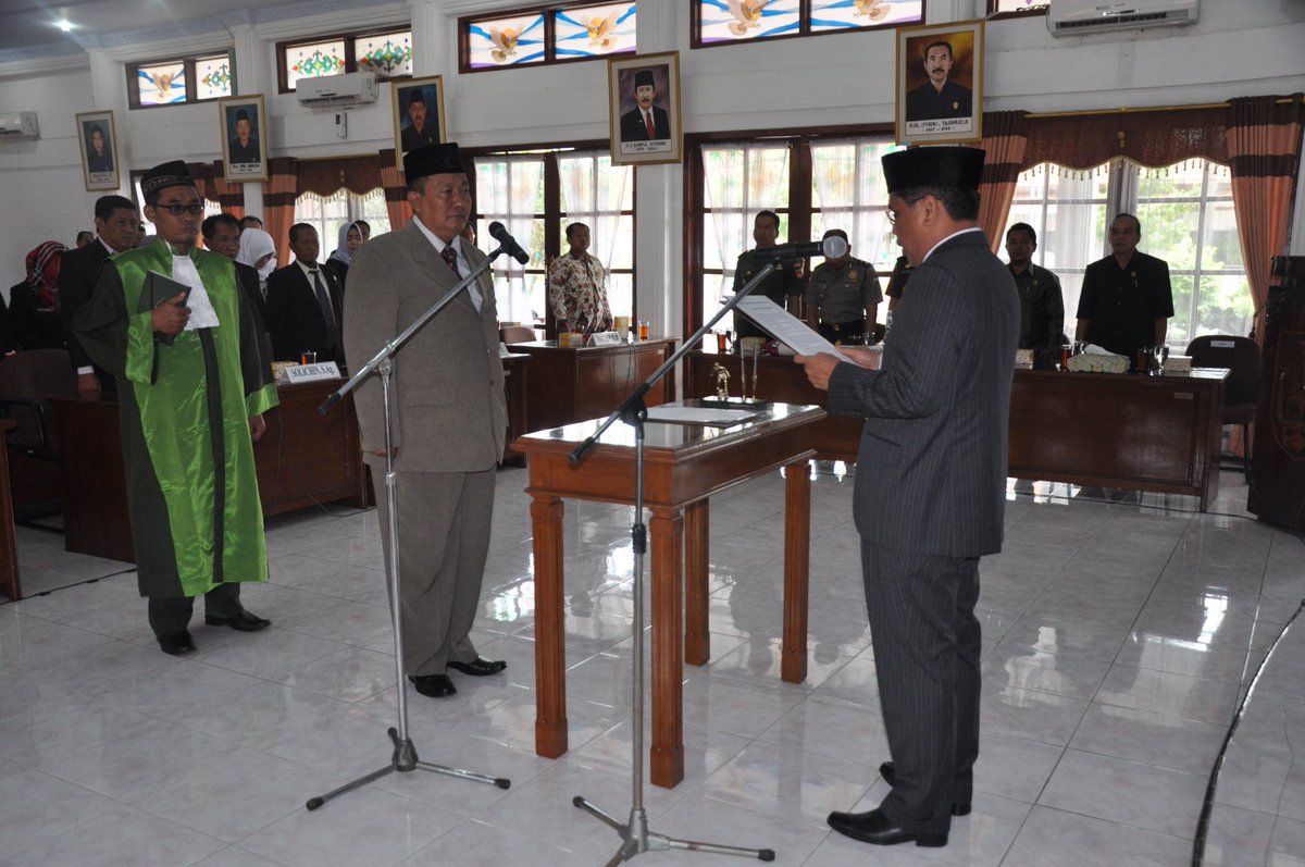 Rapat Paripurna Istimewa Pengambilan Sumpah Pengganti Antar Waktu Drs.Bambang Agus Rohim dari Partai Amanat Nasional