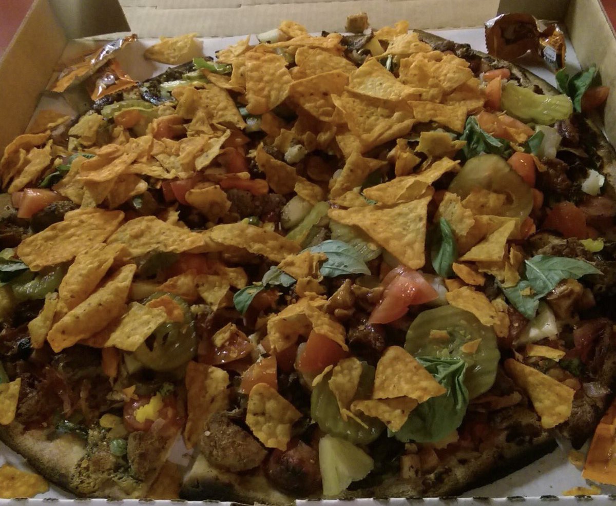 DriveDSM's tweet image. When your rider is the first person to order "everything" on a Big Tomato Pizza... Price tag - $95. #LikeABigPizzaPieThatsAmore #Uber #dsm