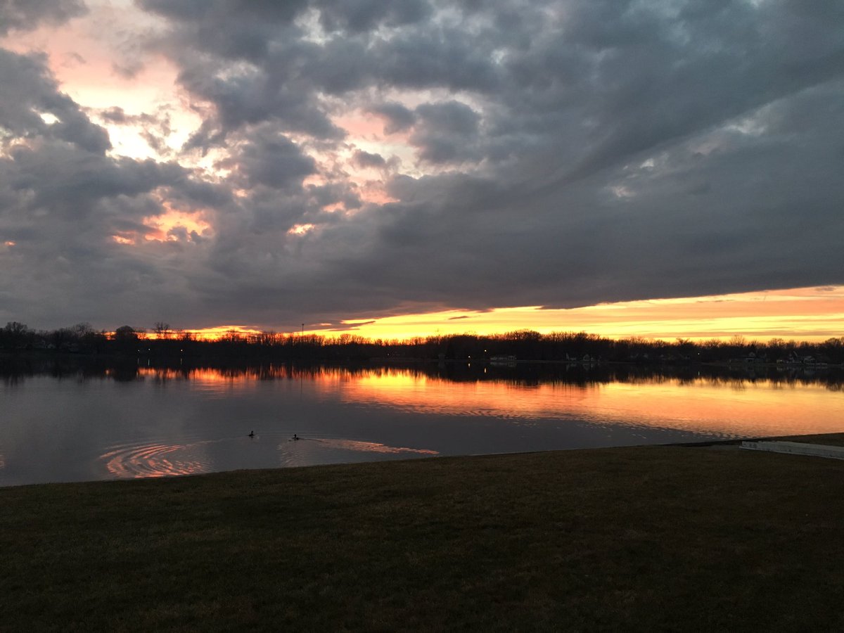 Instru_med's tweet photo. View from our main office last night. We're enjoying this 60+ degree February weather in Warsaw. https://t.co/AEKWoBNulf