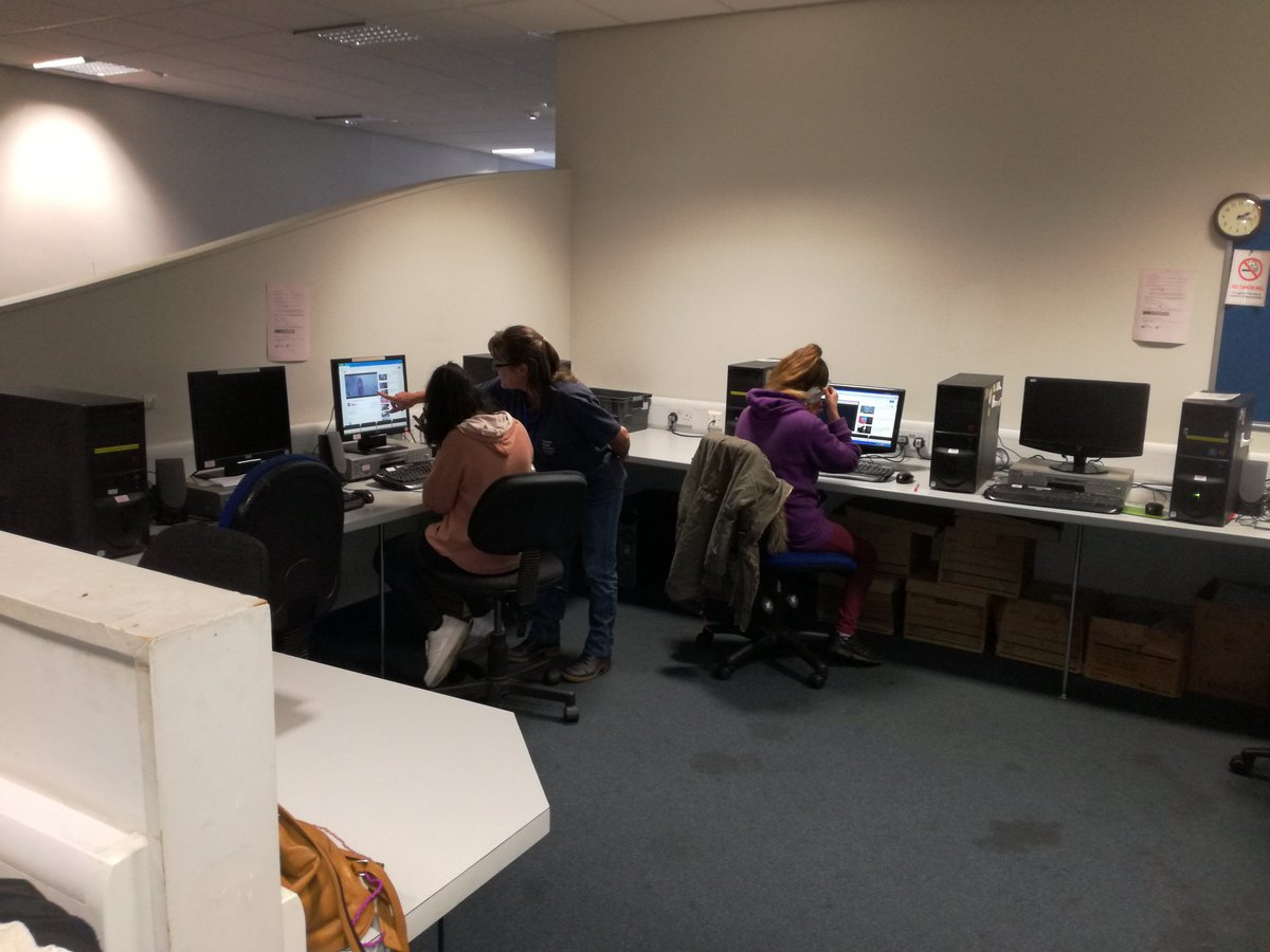 bcbradio's tweet photo. Working with our friends @SnoopCharity recording a Radio programme for tonight! Sounds Of The City! #ComnunityRadio #Music #Broadcasting https://t.co/x1O3DbfL3O