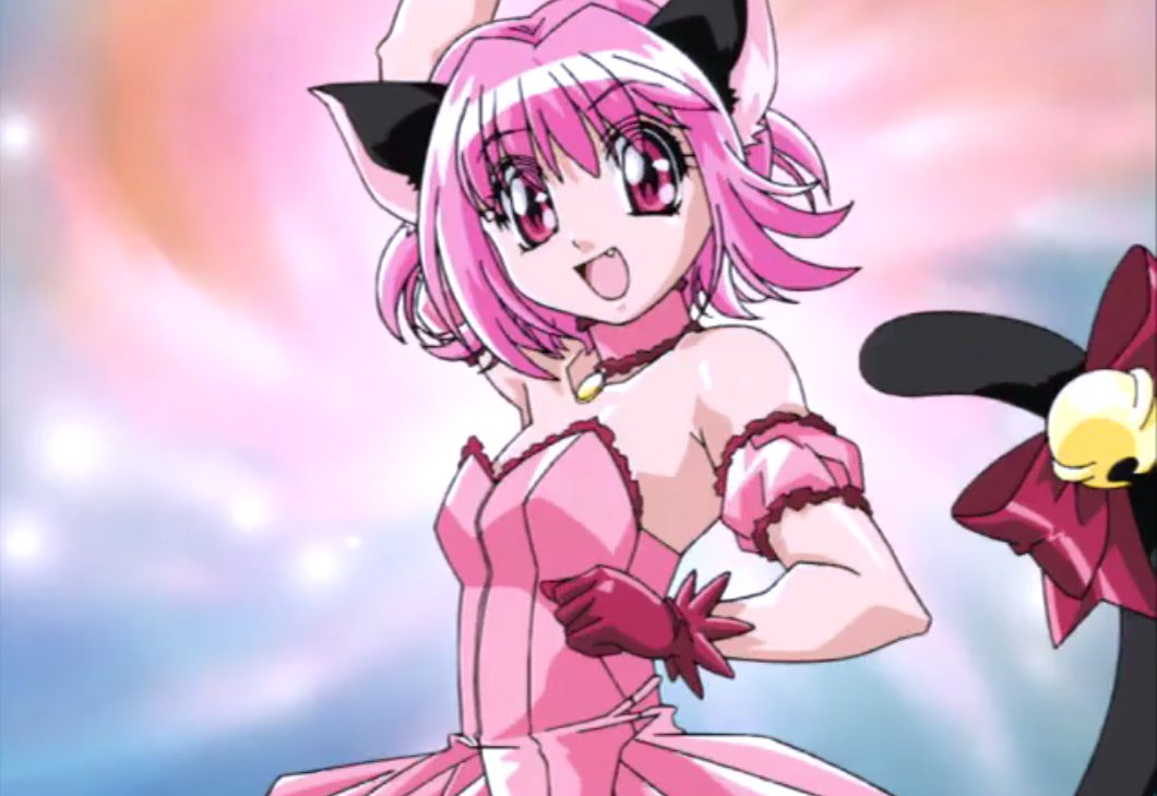 猫の日ということでミュウイチゴの変身シーンを見ていますが、猫手や耳