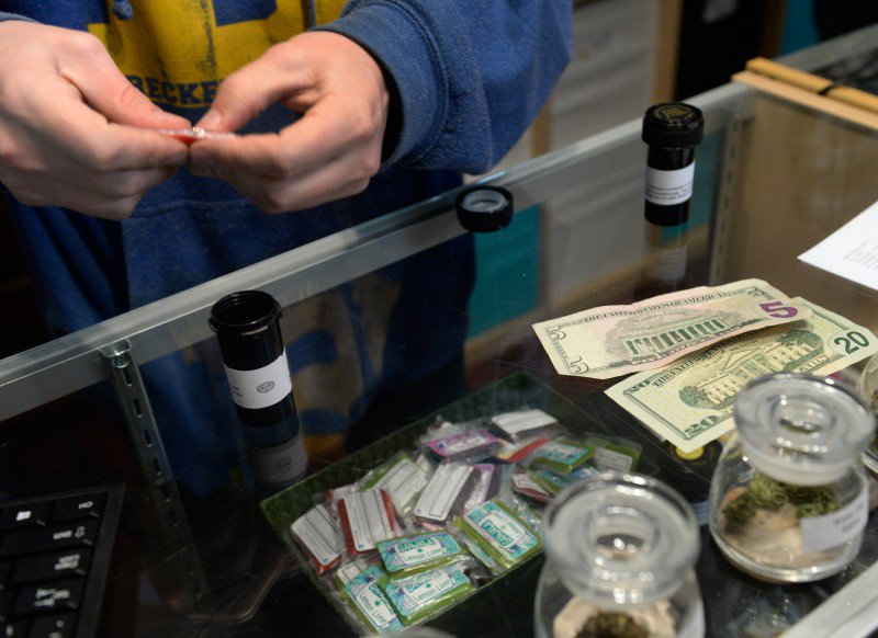 cannabist's tweet image. In case you weren't up when we posted these #s this AM: America’s marijuana biz a $24 billion industry by 2025: dpo.st/2m7sZoY